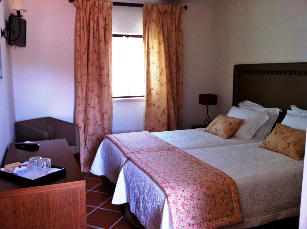Casa Do Largo - Golega - Turismo De Habitacao Hotel Стая снимка