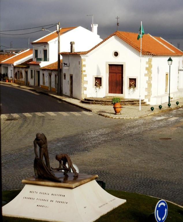 Casa Do Largo - Golega - Turismo De Habitacao Hotel Екстериор снимка